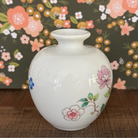 Toscany Collection Bud Vase, Floral Decorative Vase, Taiwan - Picture 7 of 8